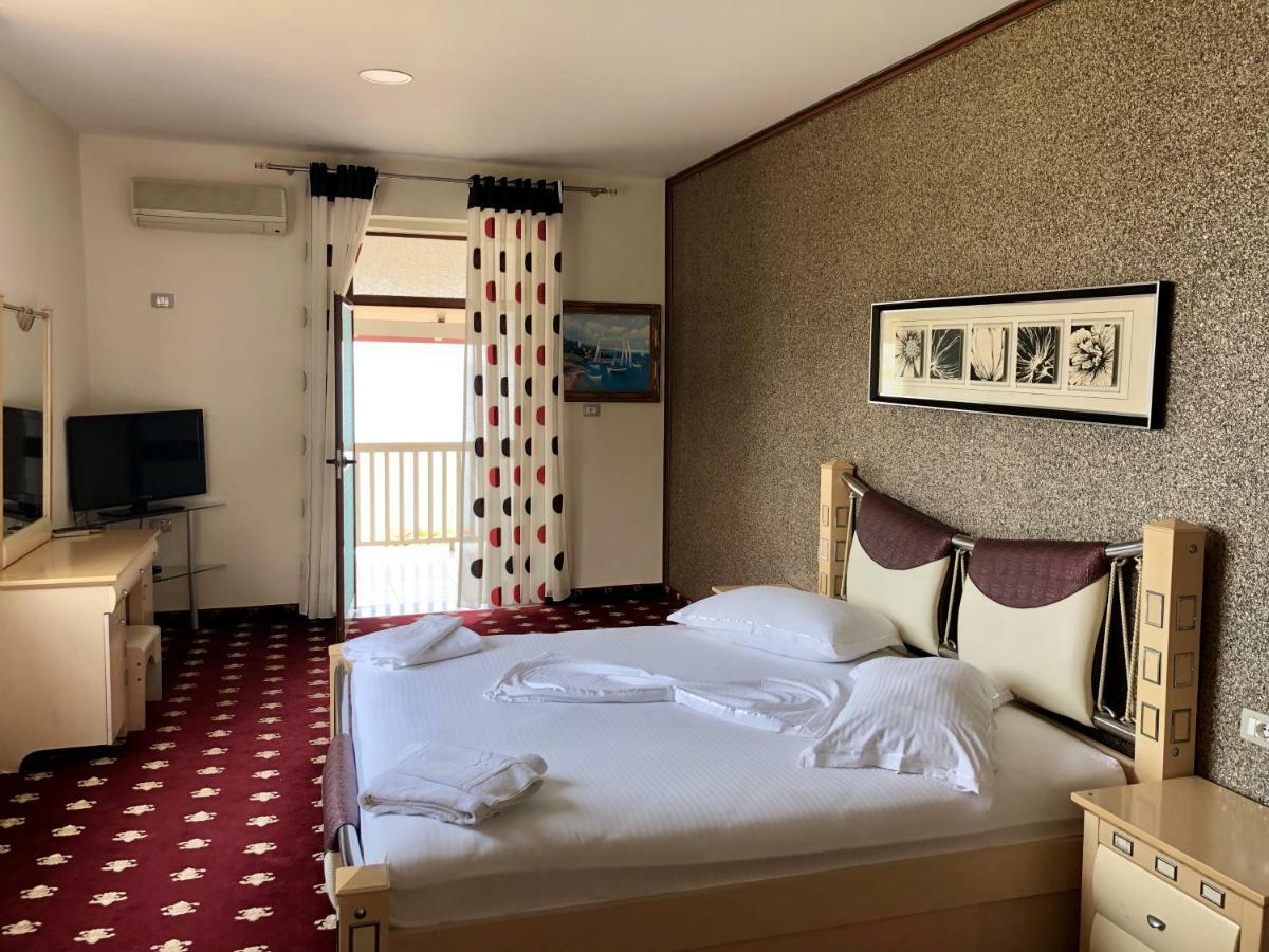 Queen Vasilika Hotel Dhermi Ngoại thất bức ảnh