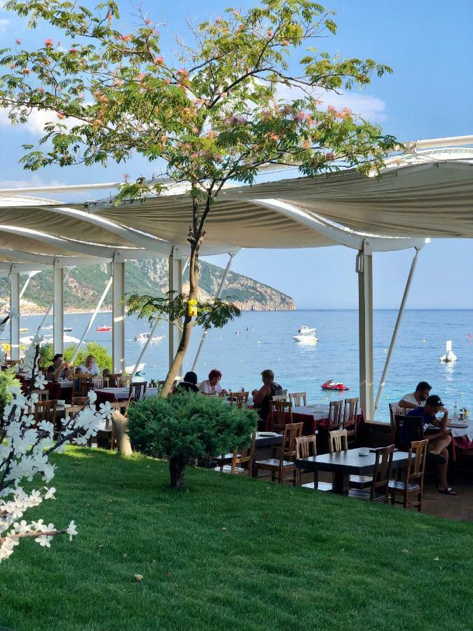 Queen Vasilika Hotel Dhermi Ngoại thất bức ảnh